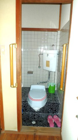 平田町　戸建てのトイレ|１F　トイレ　水洗和式便座仕様。