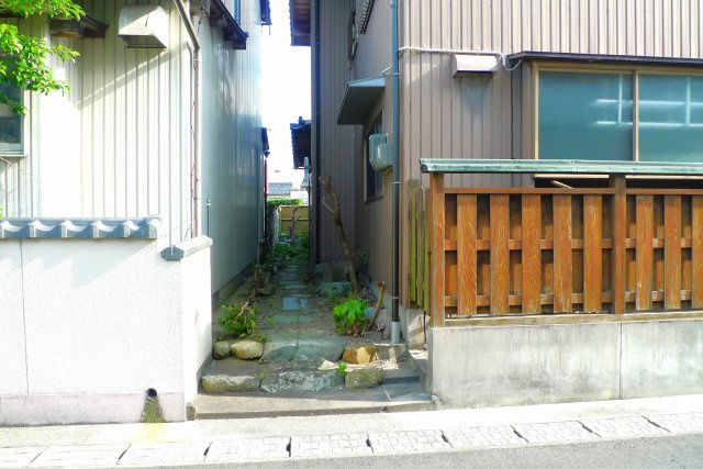 平田町　戸建ての外観|お庭に入る入口。