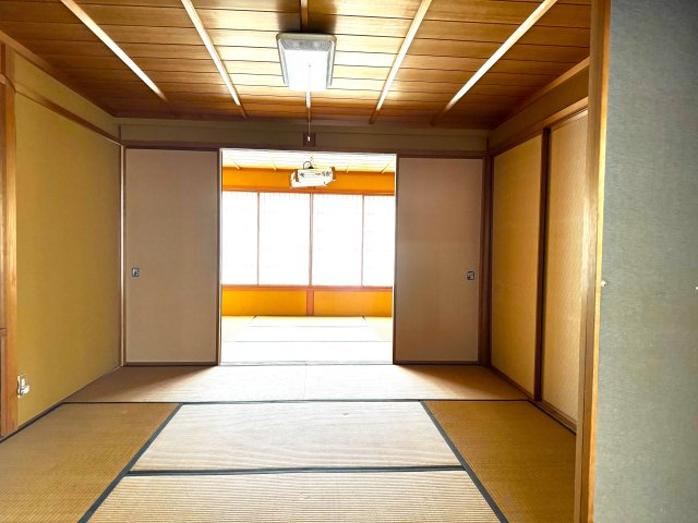平田町　戸建ての和室|１F　北側玄関に隣接した和室。続き間になっています。