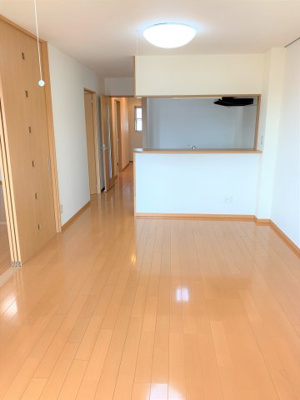 【居間・リビング】 | さくらいマンション石田浜 | こちらの居間で趣味の時間をお楽しみください