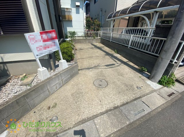 白岡市小久喜　中古一戸建ての駐車場|駐車スペースも1台分ございます。