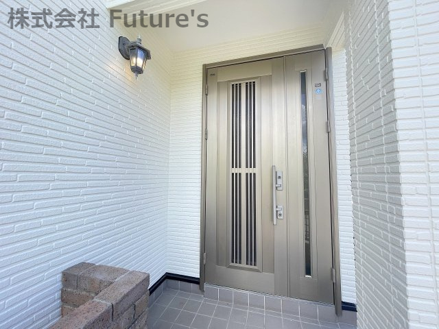 三郷市谷口　中古戸建のエントランス|玄関アプローチ