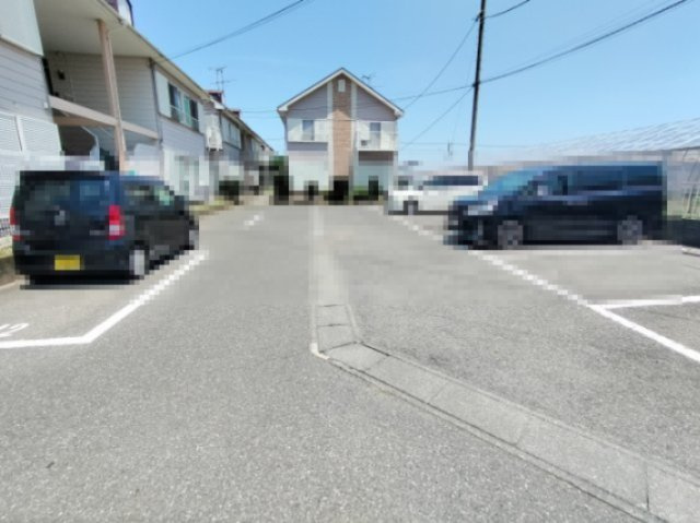 スミレハイツC棟の駐車場