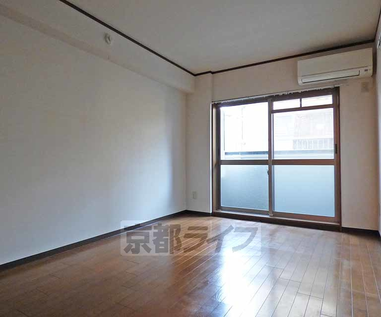 キャピタル・シティの居間・リビング