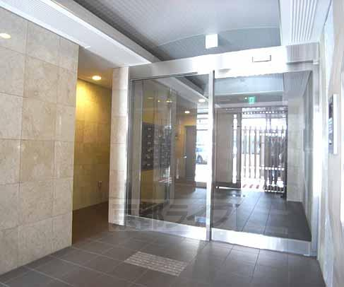 フェルミ堀川のエントランス