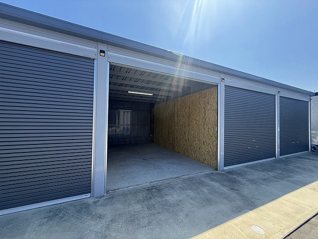 大和田町ガレージ倉庫の外観