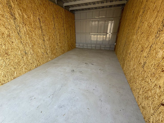 大和田町ガレージ倉庫の外観