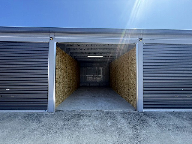 大和田町ガレージ倉庫の外観