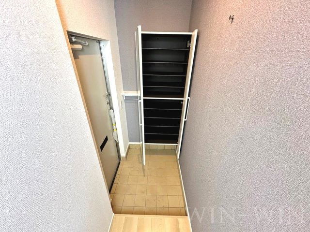 ファイン ジニア Aの玄関