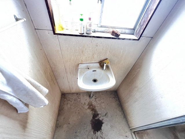 高浜市二池町倉庫の独立洗面台