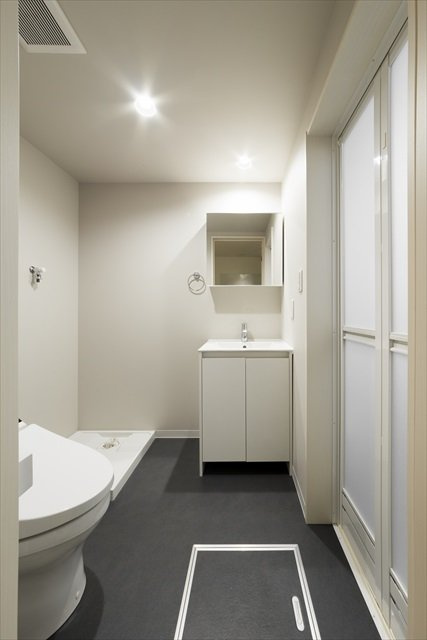 ライトミドル岩槻の独立洗面台|独立洗面台、小物を置くことができて便利です