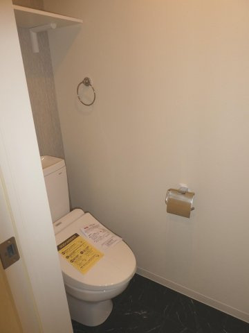 【トイレ】 | カーサマコイ博多南Ⅱ(カーサマコイハカタミナミ2) | 別号室の写真になります。現況優先。