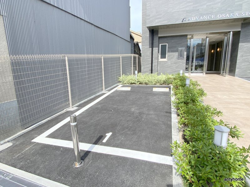 アドバンス大阪ストーリア　仲介手数料無料の駐車場