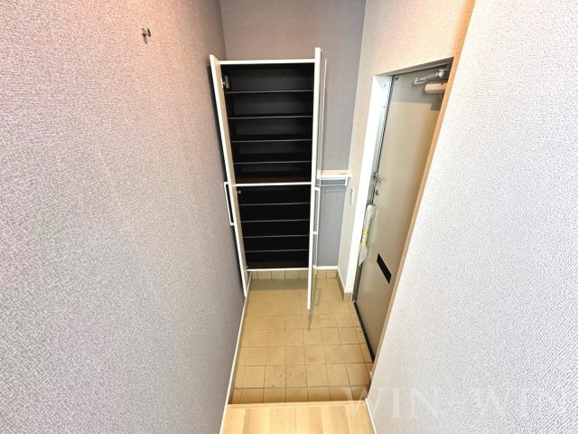 ファイン ジニア Aの玄関