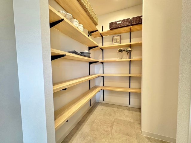 イトーピア向日マンションB棟　4階のキッチン|パントリー