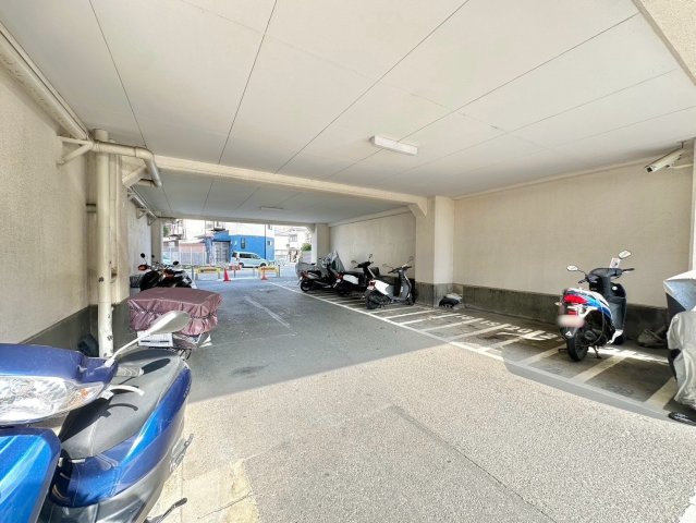 イトーピア向日マンションB棟　4階の駐輪場