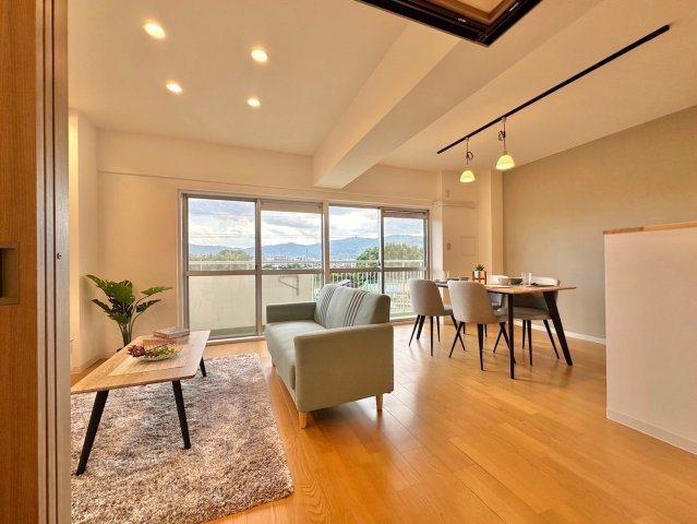 イトーピア向日マンションB棟　4階の居間・リビング