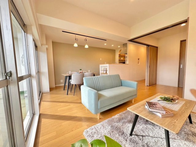 イトーピア向日マンションB棟　4階の居間・リビング