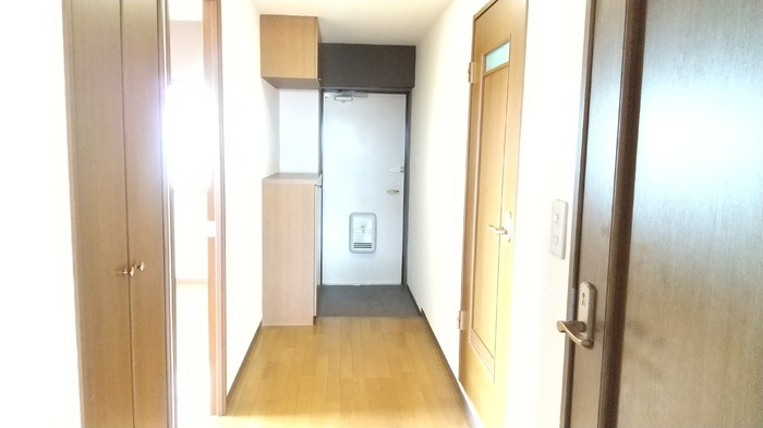 フロンティア・ウィンの玄関