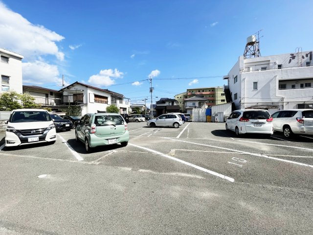 エクセレントハイツ住吉の駐車場