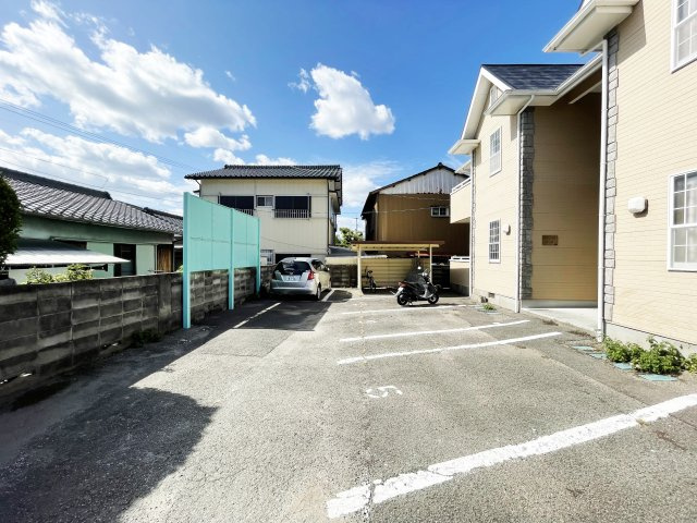 エクセレントハイツ住吉の駐車場