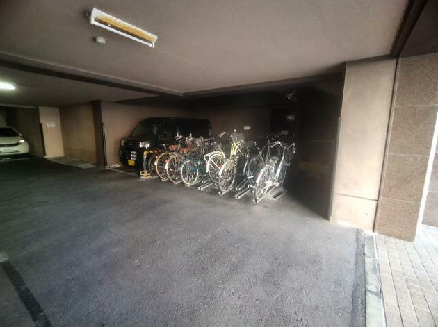 ライオンズプラザ松山大手町の駐車場