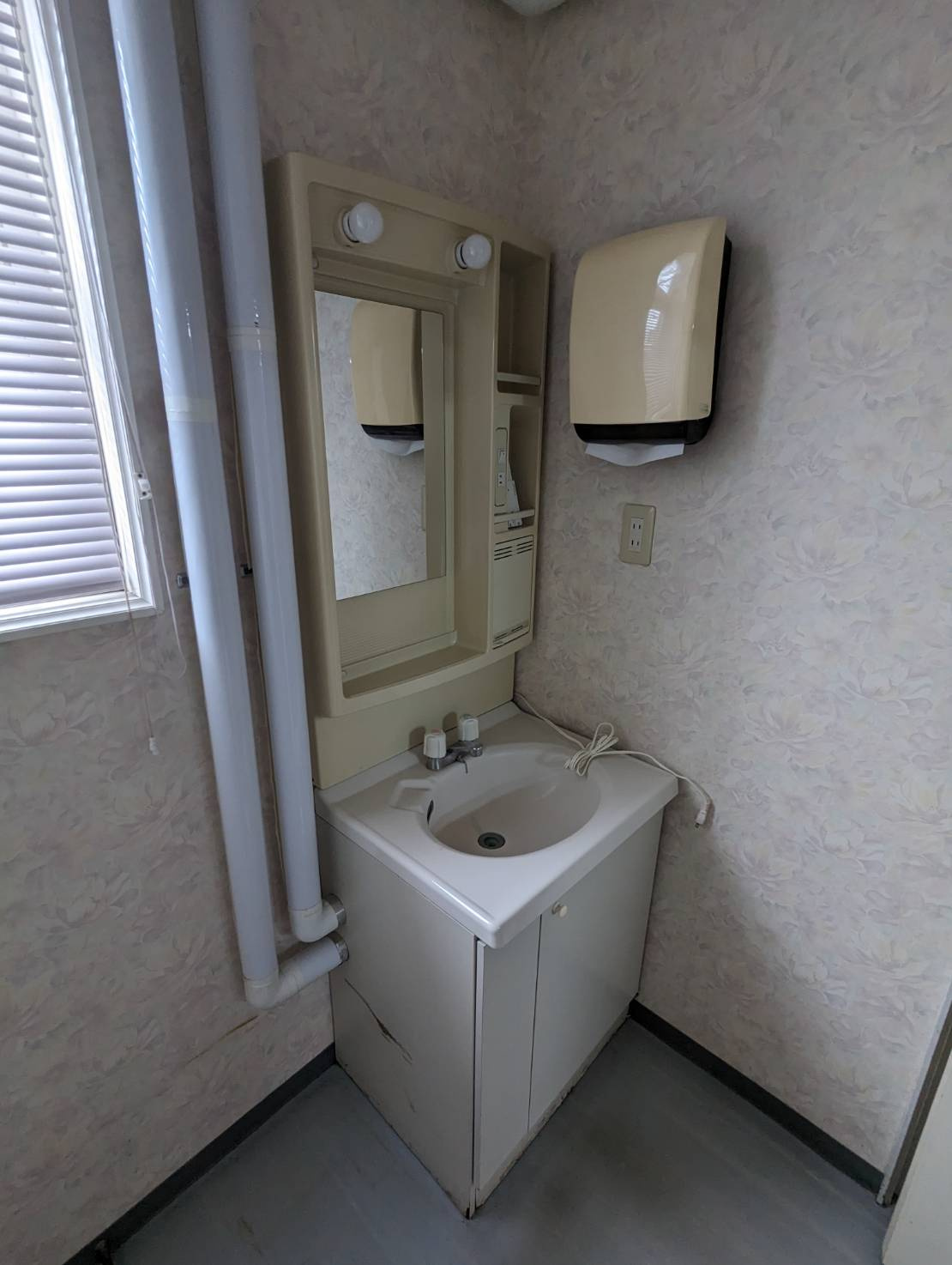 昭和南4丁目25貸事務所の独立洗面台