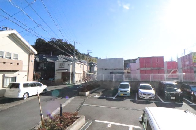 ヴァンベール本郷台の駐車場