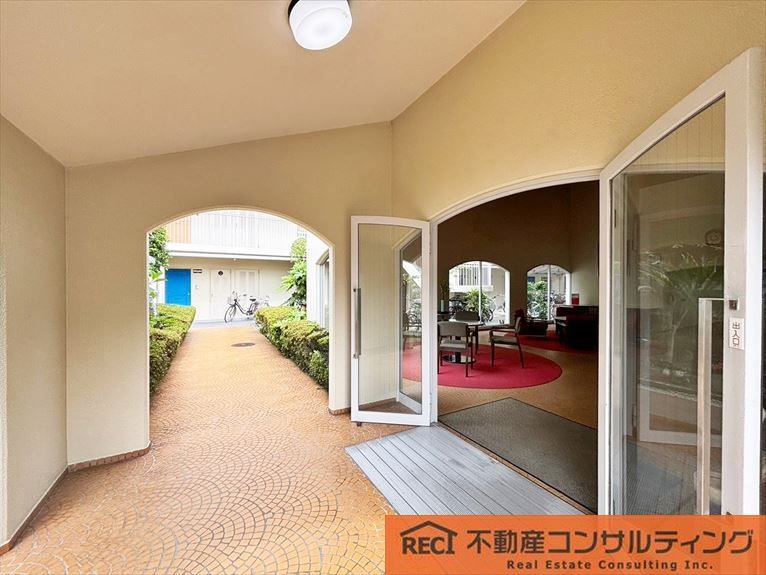 コスモハイツ甲子園のエントランス