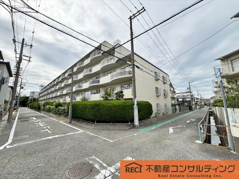 コスモハイツ甲子園の外観