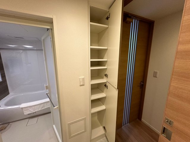 ユニーブル一社パークアベニューの収納|洗面スペースにはタオルや着替え、洗剤・シャンプーのストックなどを収納するのに便利な棚付きです！