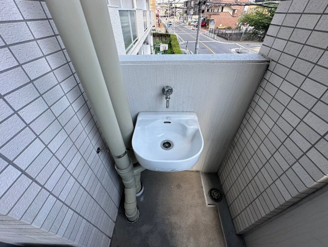 ユニーブル一社パークアベニューの設備|バルコニーにはスロップシンクを設置。ガーデニングやスニーカーの洗濯等に便利です！