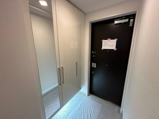 ユニーブル一社パークアベニューの収納|シューズボックスに姿見があるので、出かける前に身だしなみのチェックができますね◎