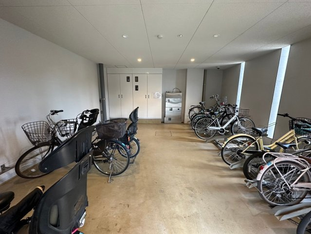 ユニーブル一社パークアベニューの駐輪場|駐輪場。屋根付きで雨の日も安心ですね◎