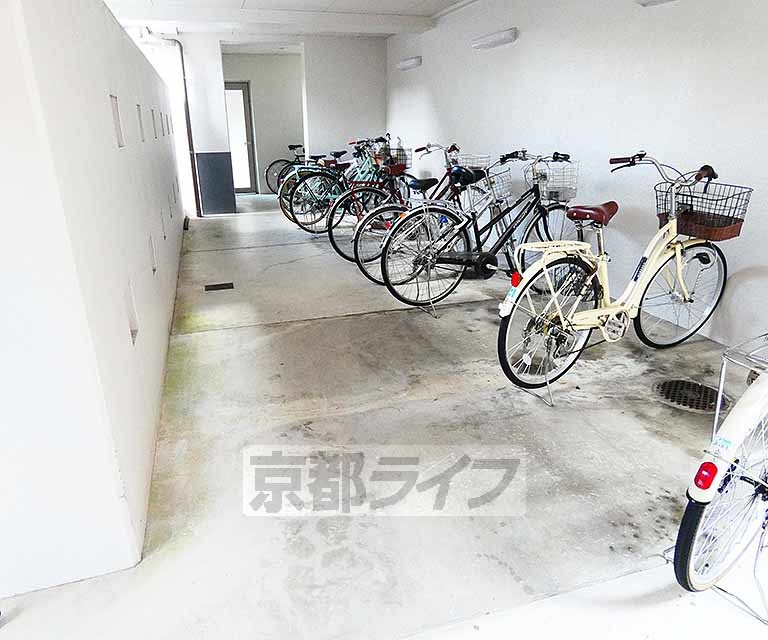 アクエルド御所北のその他共用部分|駐輪場スペース