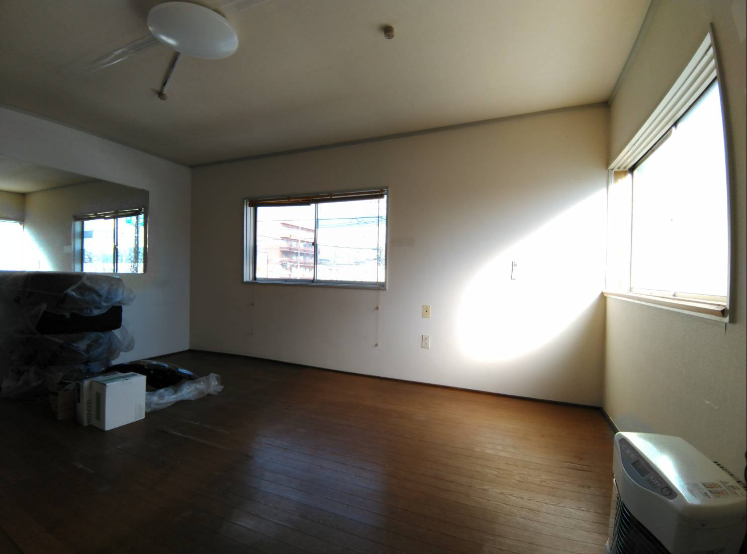 川上町5丁目　貸事務所の居間・リビング