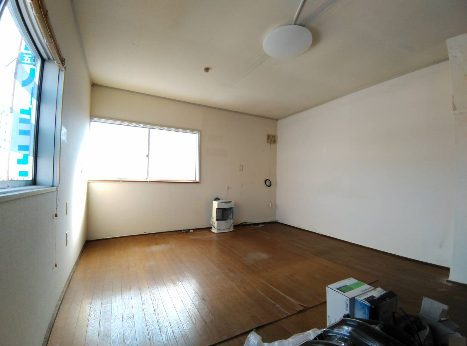 川上町5丁目　貸事務所の居間・リビング