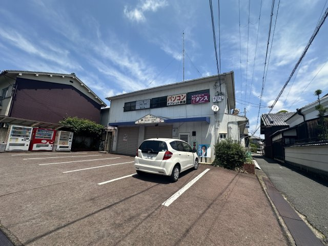 尺土テナントの駐車場