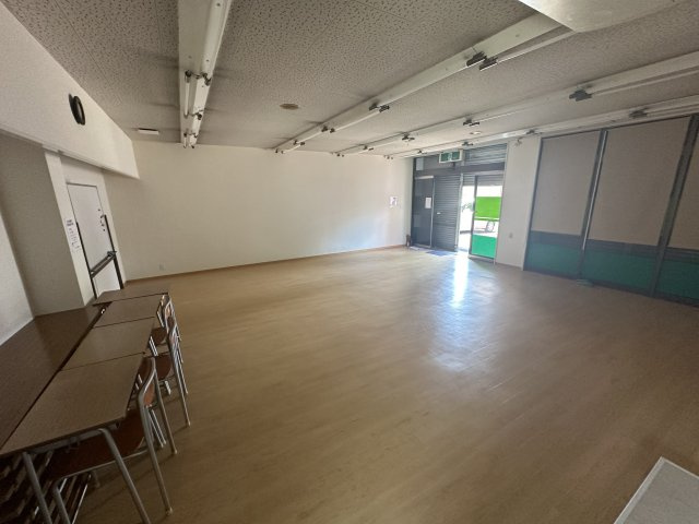 尺土テナントのロビー