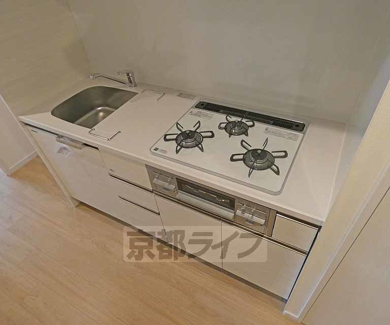 レピア西陣のキッチン|3口コンロ+グリル付キッチン