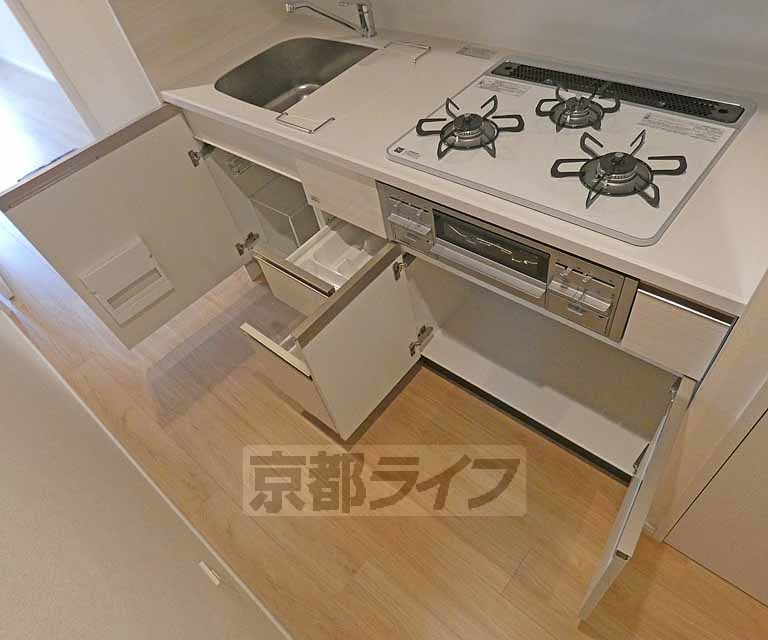 レピア西陣のキッチン|キッチン収納もしっかりあります