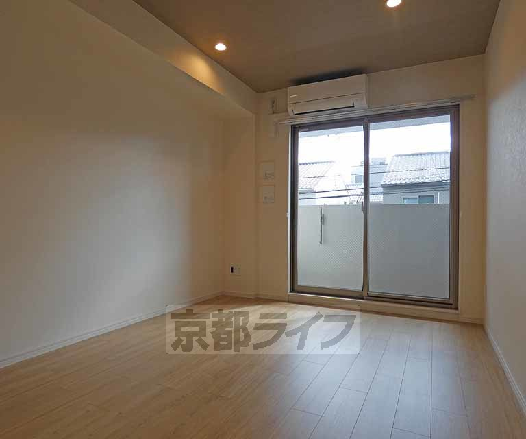 レピア西陣の居間・リビング|明るい室内です