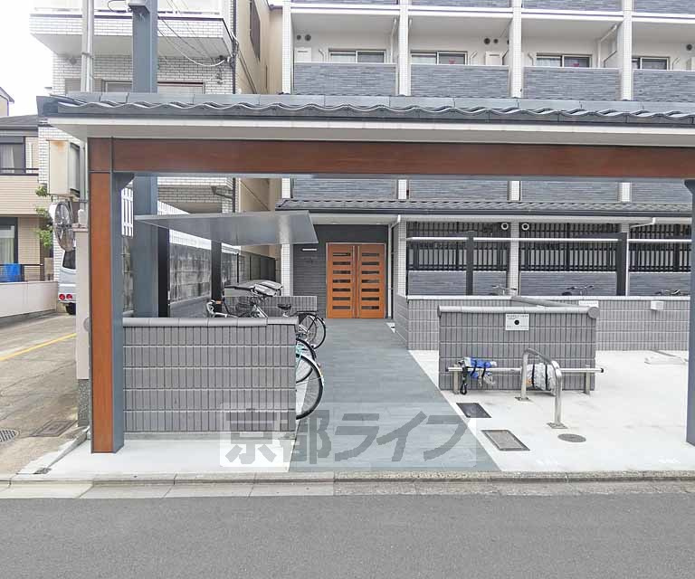 レピア西陣のエントランス