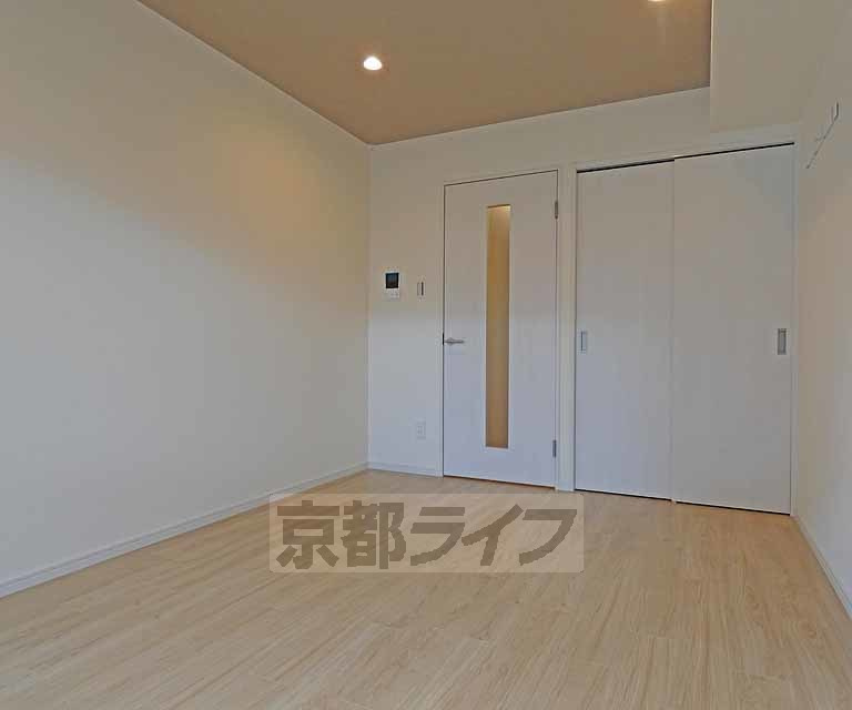 レピア西陣の居間・リビング|白を基調とした清潔感ある室内です