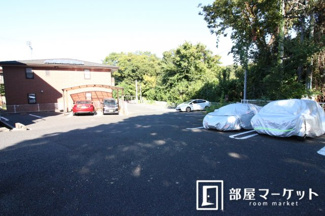 【駐車場】