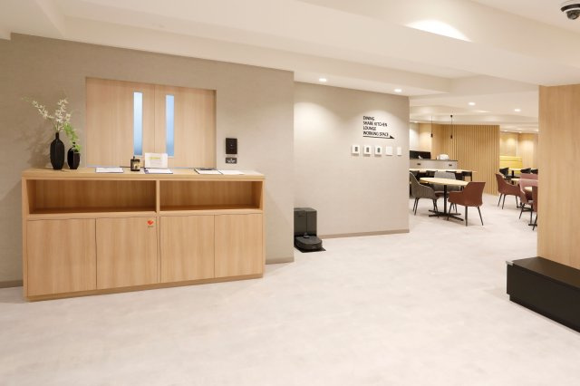 ドーミー壬生三条のロビー|【広々したエントランス】