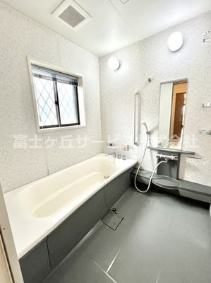 【浴室】 | 袋井市鷲巣　中古住宅 | 1坪の大きな浴室です。