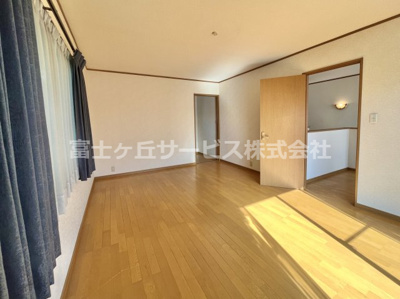 【寝室】 | 袋井市鷲巣　中古住宅 | 10.6帖