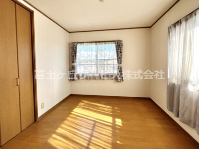 【子供部屋】 | 袋井市鷲巣　中古住宅 | 南東のお部屋5.4帖、クローゼット付き。