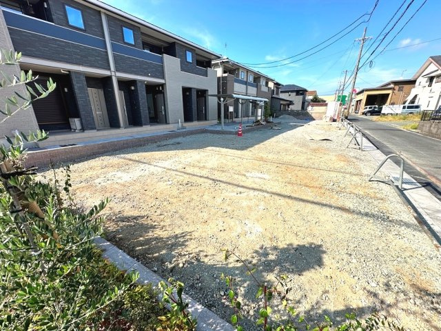 ファイン ジニア Bの駐車場